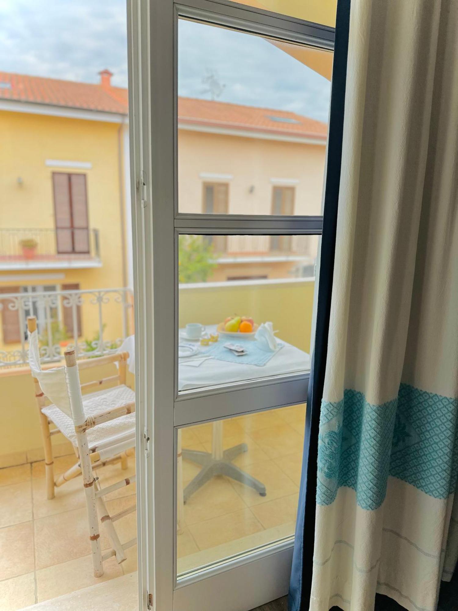 B&B Tre - Rooms & Relax Oristano Buitenkant foto